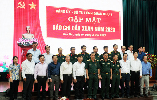 Các cơ quan, đơn vị phải chủ động cung cấp thông tin cho báo chí một cách kịp thời, chính xác