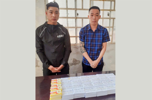 Bắt 2 đối tượng rải tờ rơi cho vay, hỗ trợ tài chính