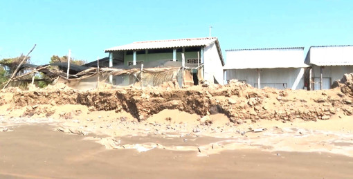 Di dời khẩn cấp 157 hộ dân khu vực sạt lở ven biển Duyên Hải