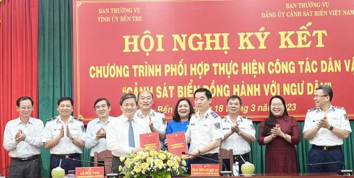 Cảnh sát biển Việt Nam đồng hành cùng ngư dân Bến Tre