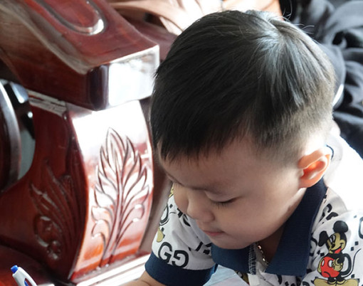 Cậu bé “thần đồng”: vừa biết nói đã biết đọc 3 thứ tiếng