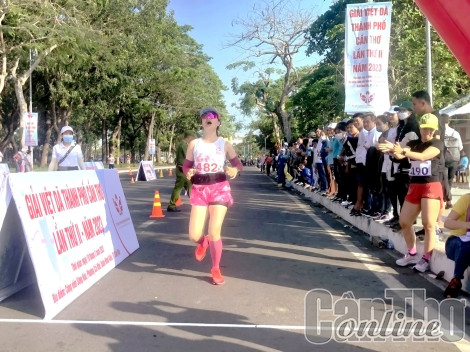 Giải Việt dã TP Cần Thơ gắn kết, chia sẻ đam mê thể thao