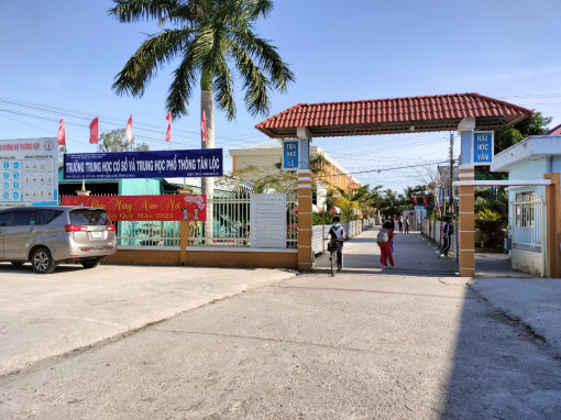 Cà Mau: Kỷ luật hiệu trưởng thực hiện xã hội hóa không đúng