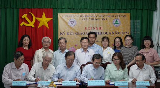 Liên hiệp các Hội Khoa học và Kỹ thuật các tỉnh, thành phố khu vực ĐBSCL
ký kết giao ước thi đua