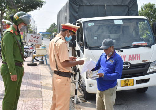 Điều khiển xe vượt quá tải trọng cầu, đường, sẽ bị phạt nặng