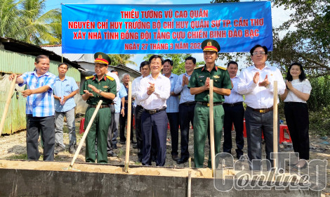 Thiếu tướng Vũ Cao Quân hỗ trợ xây dựng nhà cho cựu chiến binh có hoàn cảnh khó khăn