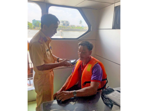 Ra quân kiểm tra, xử lý theo chuyên đề “Người điều khiển phương tiện trên đường thủy nội địa mà trong cơ thể có chất ma túy, vi phạm nồng độ cồn”