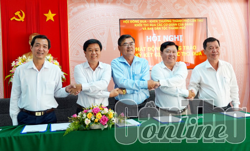 Khối thi đua các cơ quan của Đảng và Ban Dân tộc thành phố ký kết giao ước thi đua năm 2023