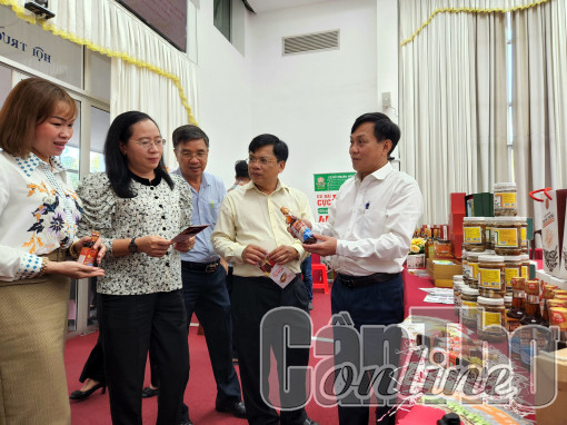 Nâng chất chương trình xây dựng nông thôn mới, nâng hạng sản phẩm OCOP