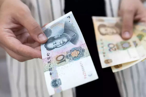 Từ cho vay đến “cứu trợ”