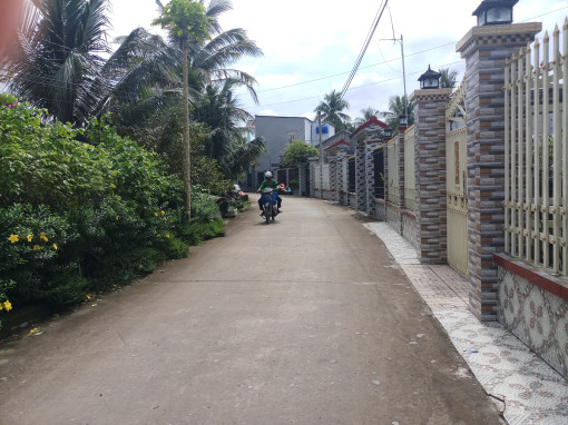 Công nhận xã Trường Long
đạt chuẩn nông thôn mới
nâng cao
