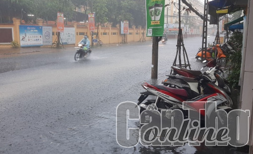 Mưa lớn xuất hiện, cần đề phòng ngập nghẹt, giông lốc và sấm sét