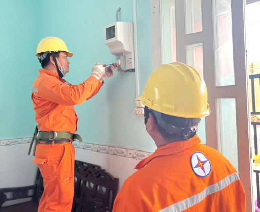 Đẩy mạnh triển khai, lắp đặt công tơ điện tử cho khách hàng sử dụng điện