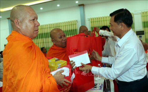 Sóc Trăng họp mặt chức sắc, sư sãi đồng bào Khmer nhân Tết Chôl Chnăm Thmây