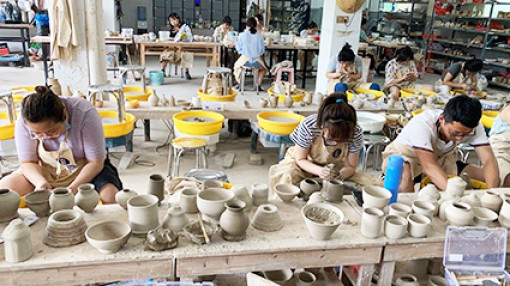 Gen Z Trung Quốc rủ nhau tìm chốn an yên