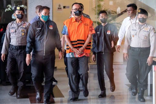 Người dân Indonesia soi xét sự giàu có của công chức