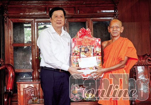 Lãnh đạo thành phố chúc Tết cổ truyền Chôl Chnăm Thmây của đồng bào dân tộc Khmer