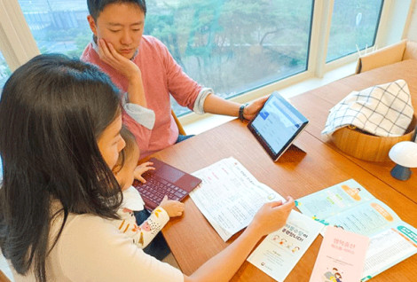 Hàn Quốc vung tiền nâng tỷ lệ sinh