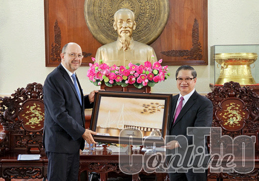 Chủ tịch TP Cần Thơ tiếp Ðại sứ Thụy Sĩ