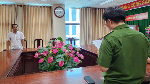 Khởi tố, bắt tạm giam đăng kiểm viên nhận hối lộ