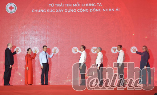 Hãy gắn kết với nhau bằng tình yêu thương và lòng nhân ái