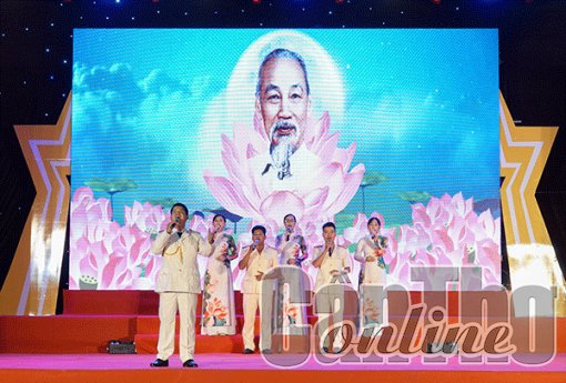 "Thắm tình đồng đội - ấm lòng dân"