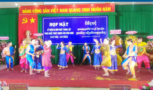 ពិធី​ជួប​ជុំ​ខួប​អនុស្សាវ​រីយ៍​ ៦០ ឆ្នាំ​ ថ្ងៃ​បង្កើត​ក្រុម​សិល្បៈ​រស្មី​ប្រ​ទីប