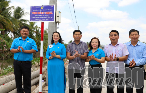 LĐLĐ TP Cần Thơ gắn biển công trình thi đua chào mừng Đại hội