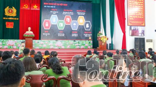 Hỗ trợ người dân thực hiện dịch vụ công trực tuyến