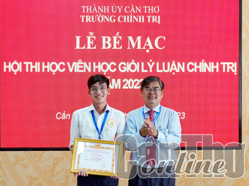 Đồng chí Dư Thanh Hiếu đạt Giải Nhất Hội thi Học viên học giỏi lý luận chính trị