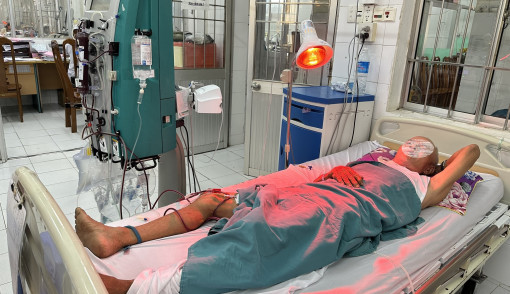 Cà Mau: 1 người tử vong và 5 người nhập viện, nghi do ngộ độc rượu ở đám tang