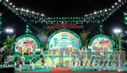 Đặc sắc đêm khai hội Bánh dân gian Nam Bộ