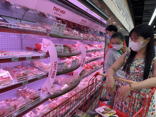 Hàng hóa dồi dào, sức mua tăng trong những ngày nghỉ lễ