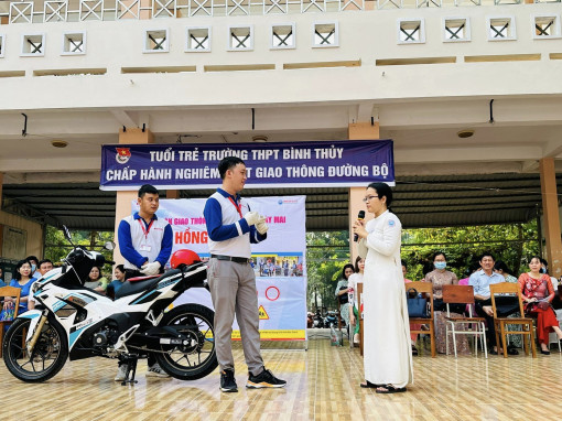 Đa dạng hình thức tuyên truyền văn hóa giao thông