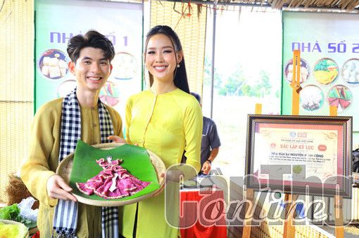 Kể chuyện bánh dân gian bằng ngôn ngữ thời trang