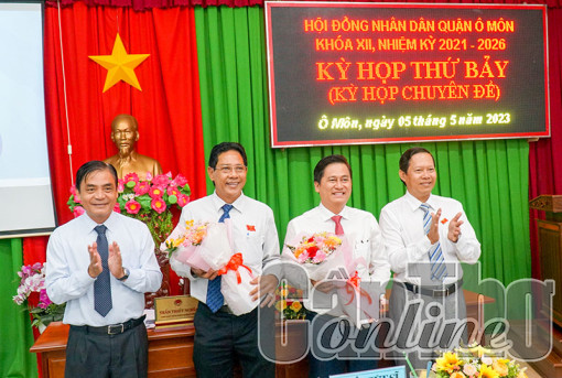 Ðồng chí Võ Anh Huy được bầu giữ chức Chủ tịch UBND quận Ô Môn