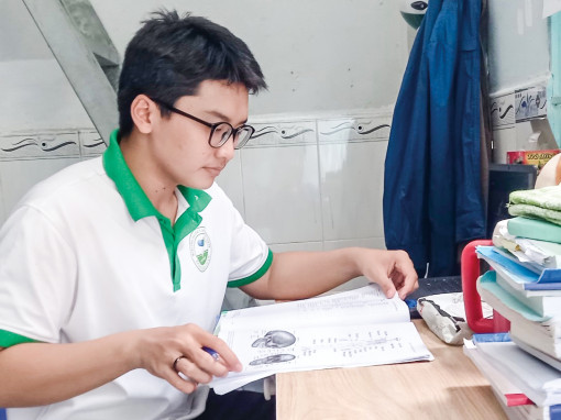 Nỗ lực vượt khó của sinh viên trường y