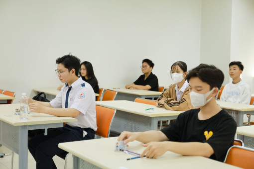 Tổ chức Kỳ thi học bổng Đại học FPT năm 2023