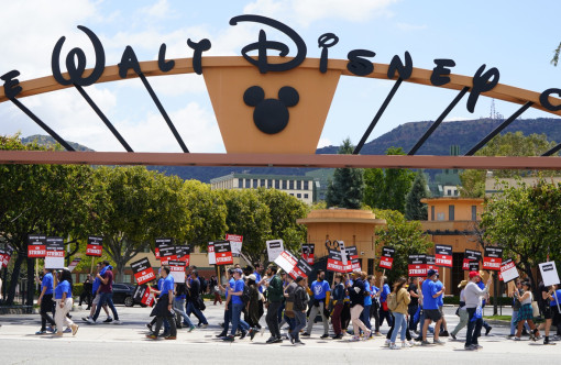 Hollywood rối loạn vì cuộc đình công của đội ngũ biên kịch