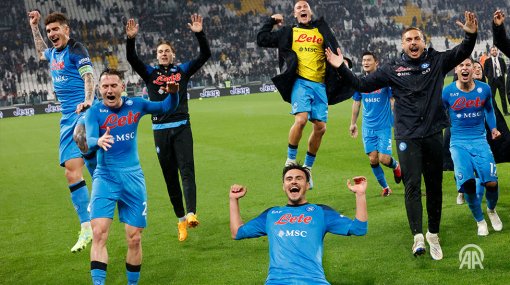 Napoli trở thành tân vương Serie A
