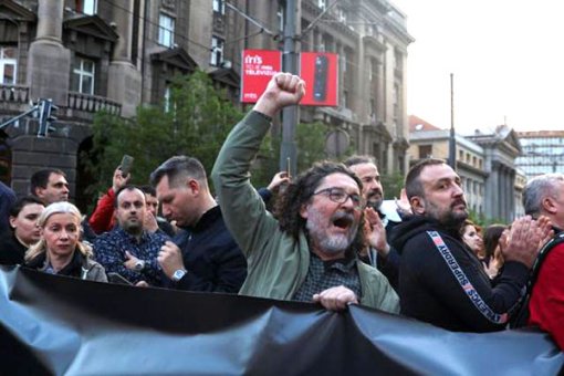 Dân Serbia tuần hành phản đối bạo lực