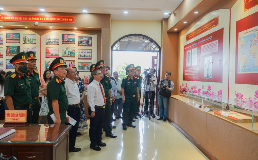 “Chủ tịch Hồ Chí Minh - Anh hùng giải phóng dân tộc - Nhà văn hóa kiệt xuất Việt Nam”