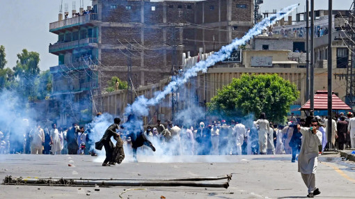Pakistan triển khai quân đội chống biểu tình