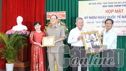 Bảo tàng TP Cần Thơ tiếp nhận nhiều hiện vật do các cá nhân hiến tặng