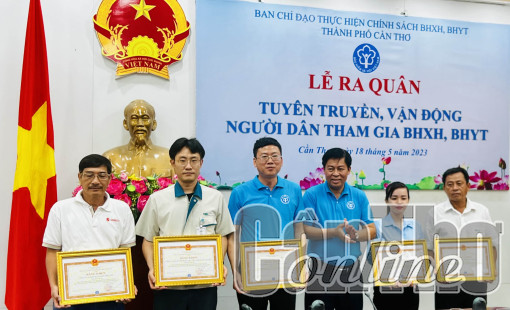 Ra quân tuyên truyền, vận động người dân tham gia bảo hiểm xã hội, bảo hiểm y tế