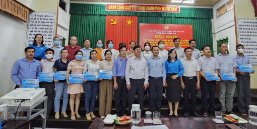 Hỗ trợ hơn 1,2 tỷ đồng cho nhân viên y tế có hoàn cảnh khó khăn