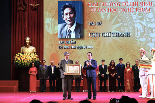 'Văn nghệ sỹ đóng vai trò then chốt, gìn giữ và phát triển văn hóa'