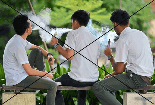 Thanh thiếu niên hút thuốc điện tử có khả năng cao lạm dụng rượu và chất gây nghiện