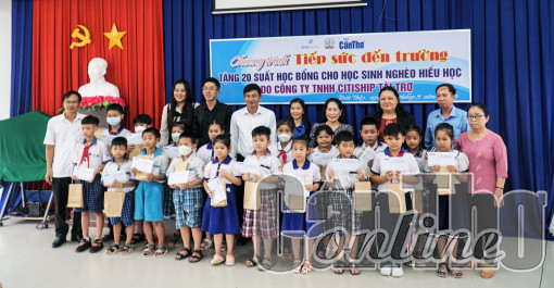 Báo Cần Thơ và Công ty TNHH CITISHIP trao 20 suất học bổng cho học sinh vượt khó
