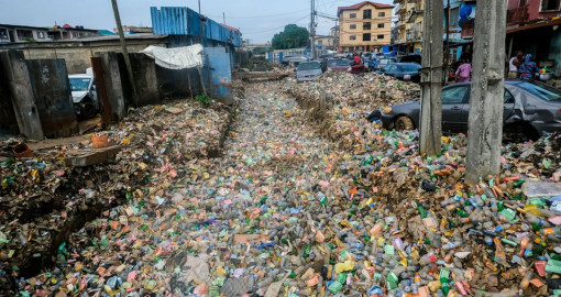 Hàng trăm triệu người hứng chịu lũ lụt vì ô nhiễm rác thải nhựa